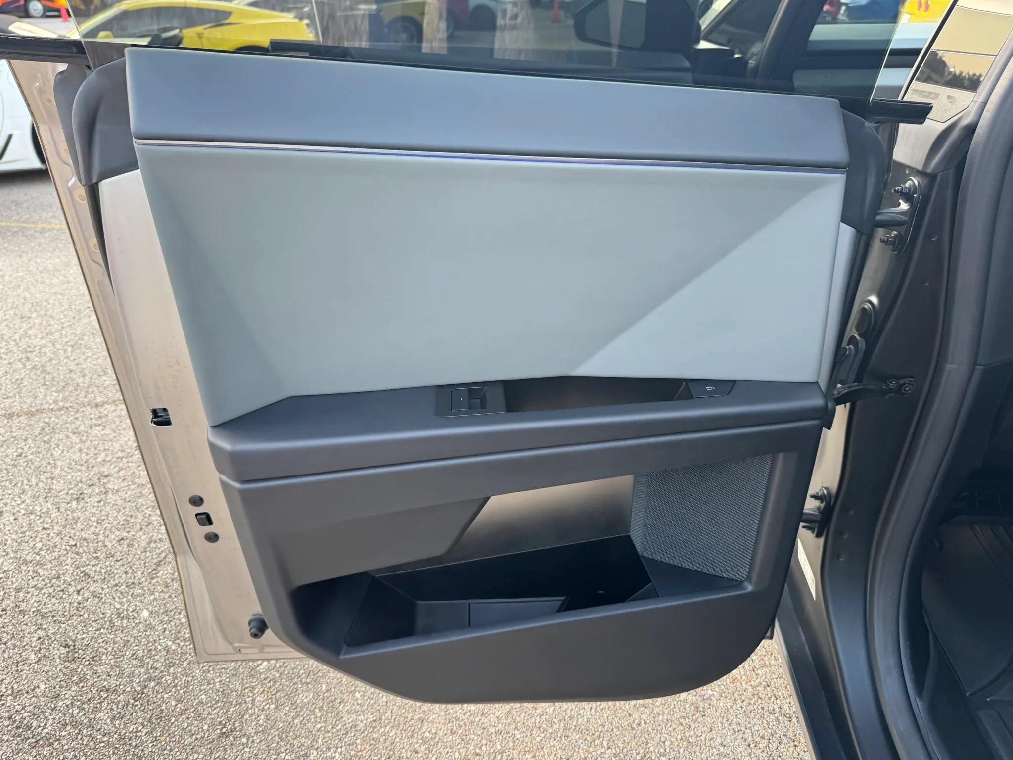 Used 2024 Tesla Cybertruck AWD Crew Cab image 23