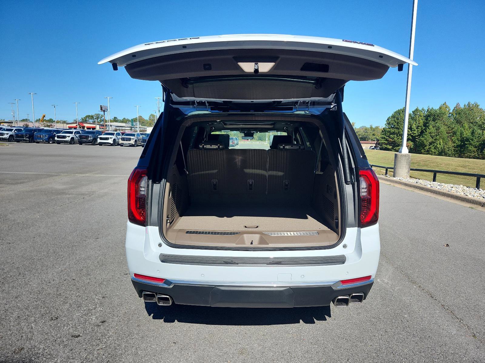 New 2026 GMC Yukon XL Denali w/ Denali Reserve Package image 7