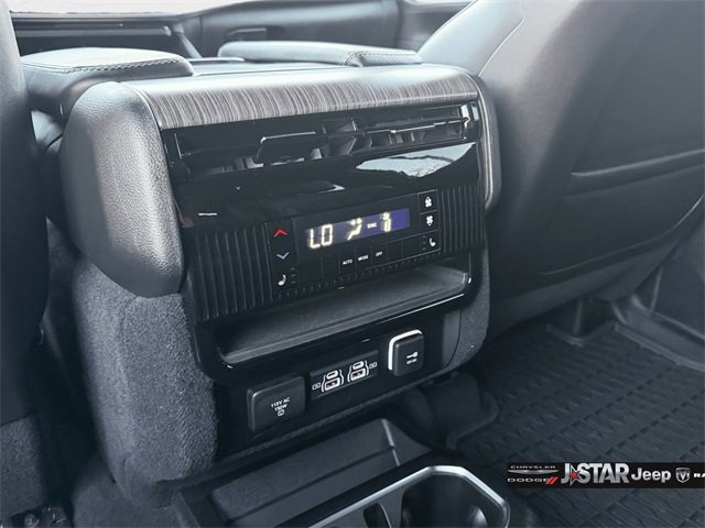 Used 2024 Jeep Wagoneer L Series III w/ Premium Group I image 16