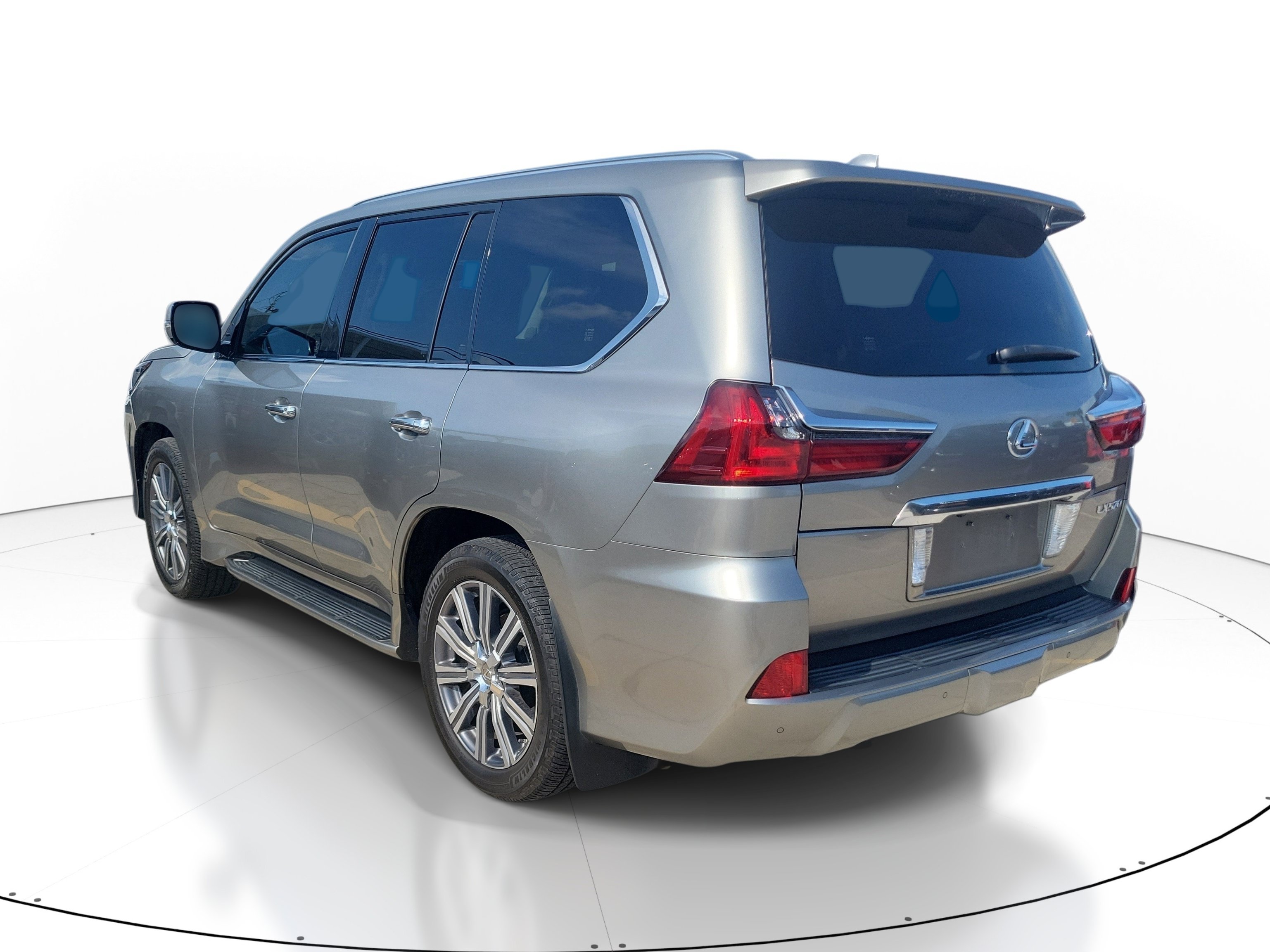 Used 2016 Lexus LX 570 4WD w/ Luxury Package image 4
