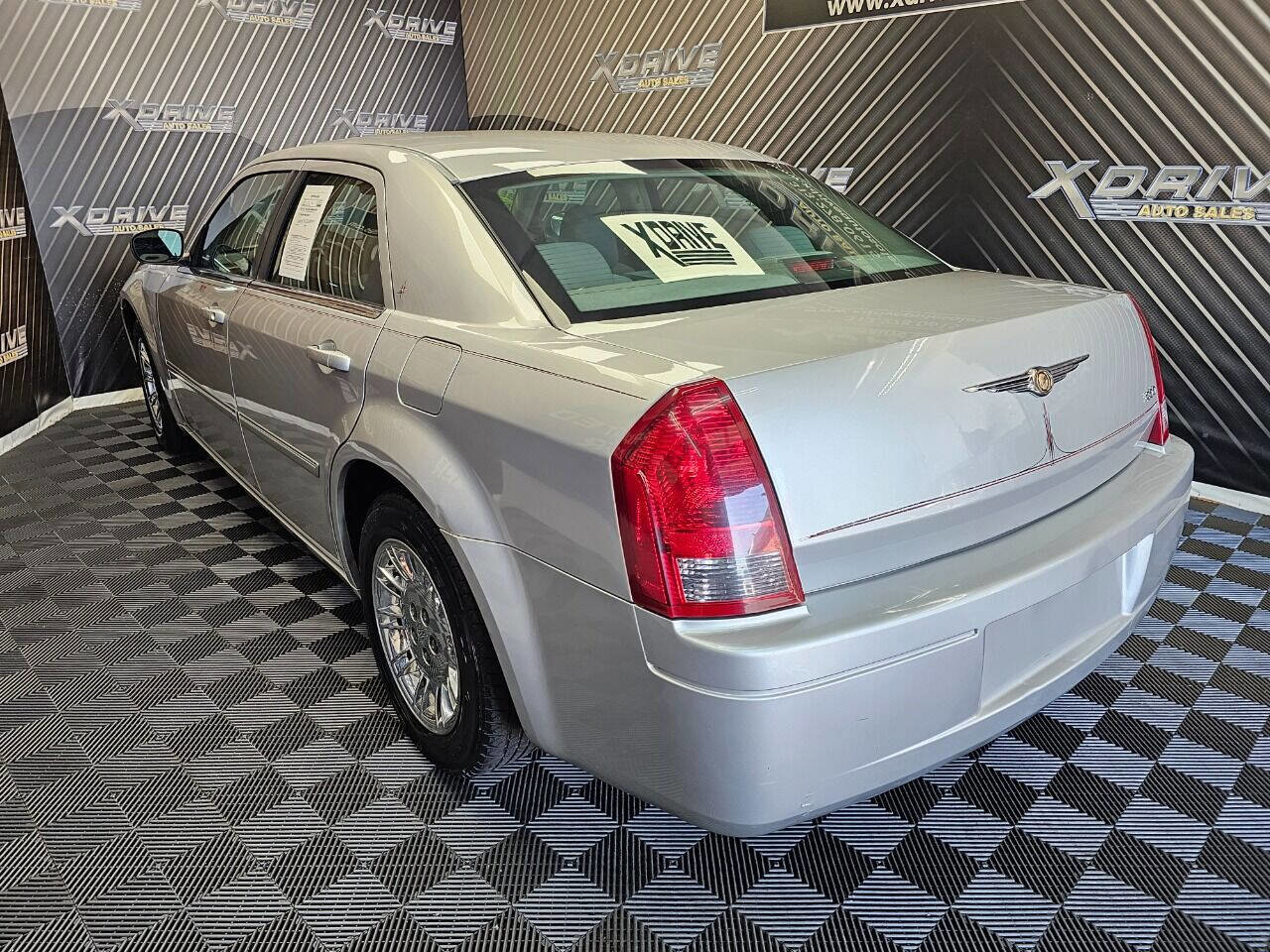 Used 2007 Chrysler 300 image 11
