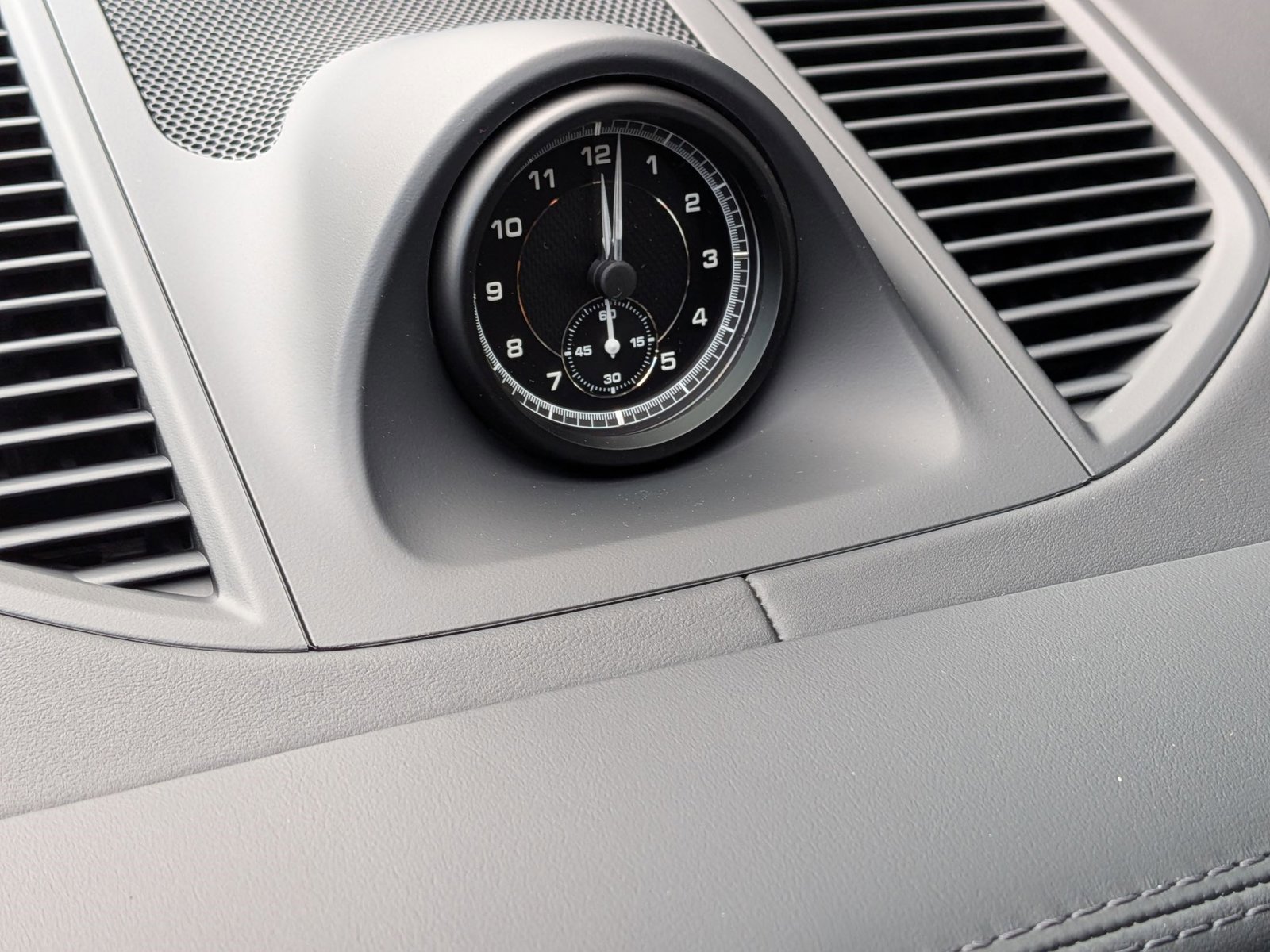 New 2026 Porsche Macan image 22