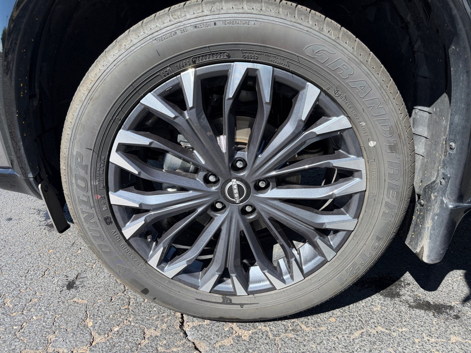 Used 2025 Nissan Rogue Platinum AWD/4WD image 24