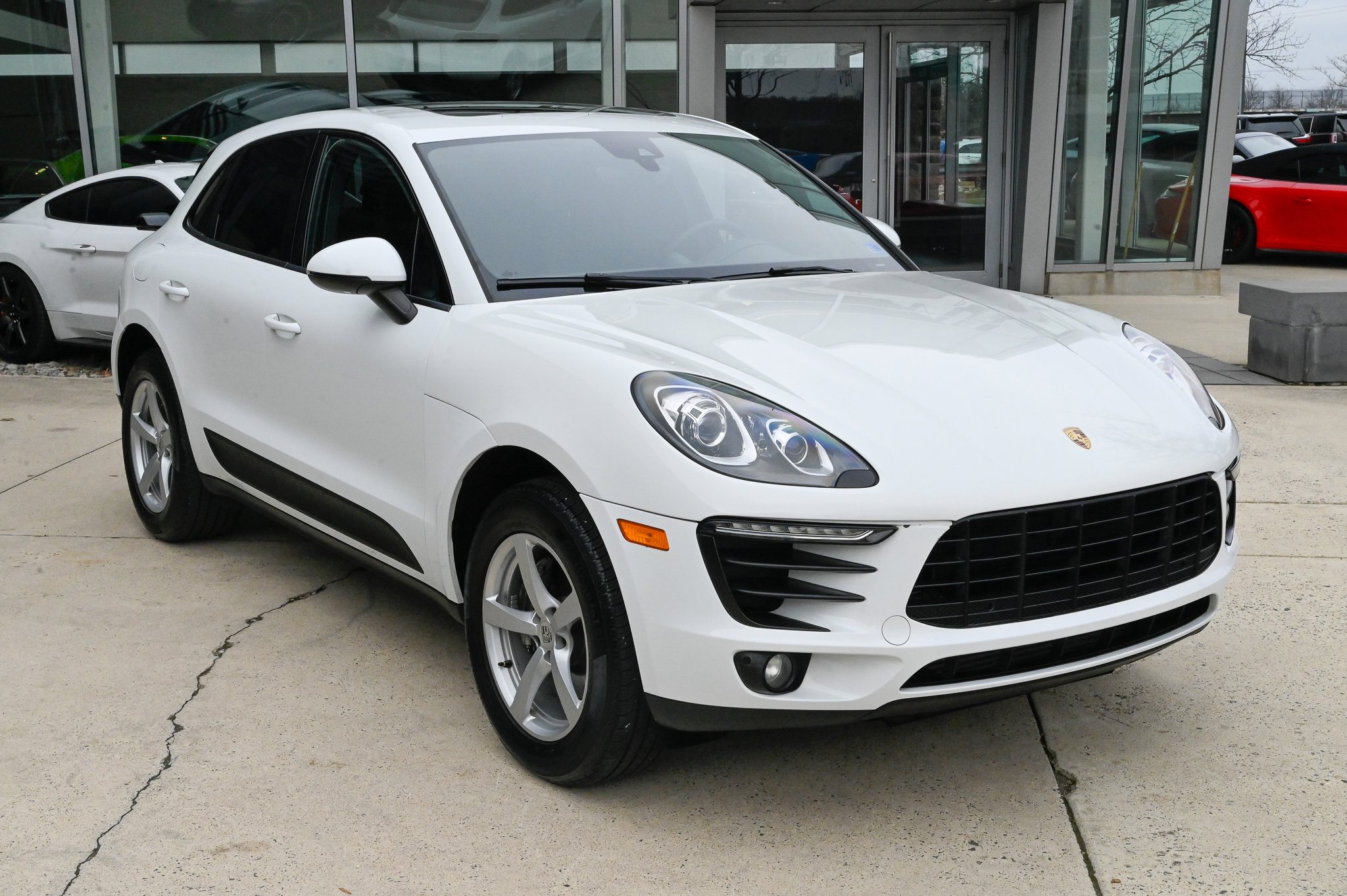 Used 2018 Porsche Macan AWD/4WD image 3