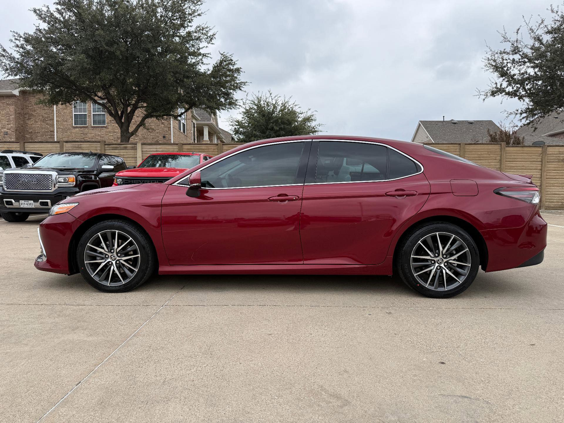 Used 2022 Toyota Camry XLE image 3