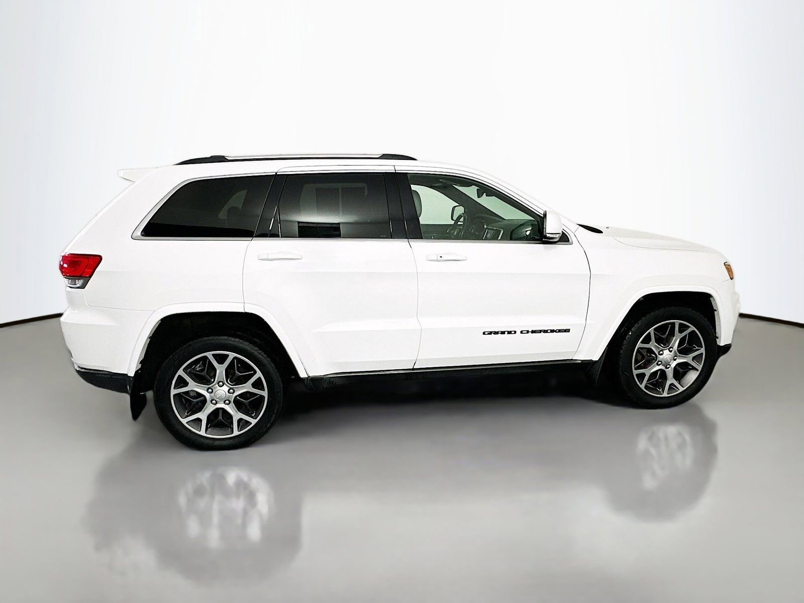 Used 2018 Jeep Grand Cherokee Limited AWD/4WD image 8
