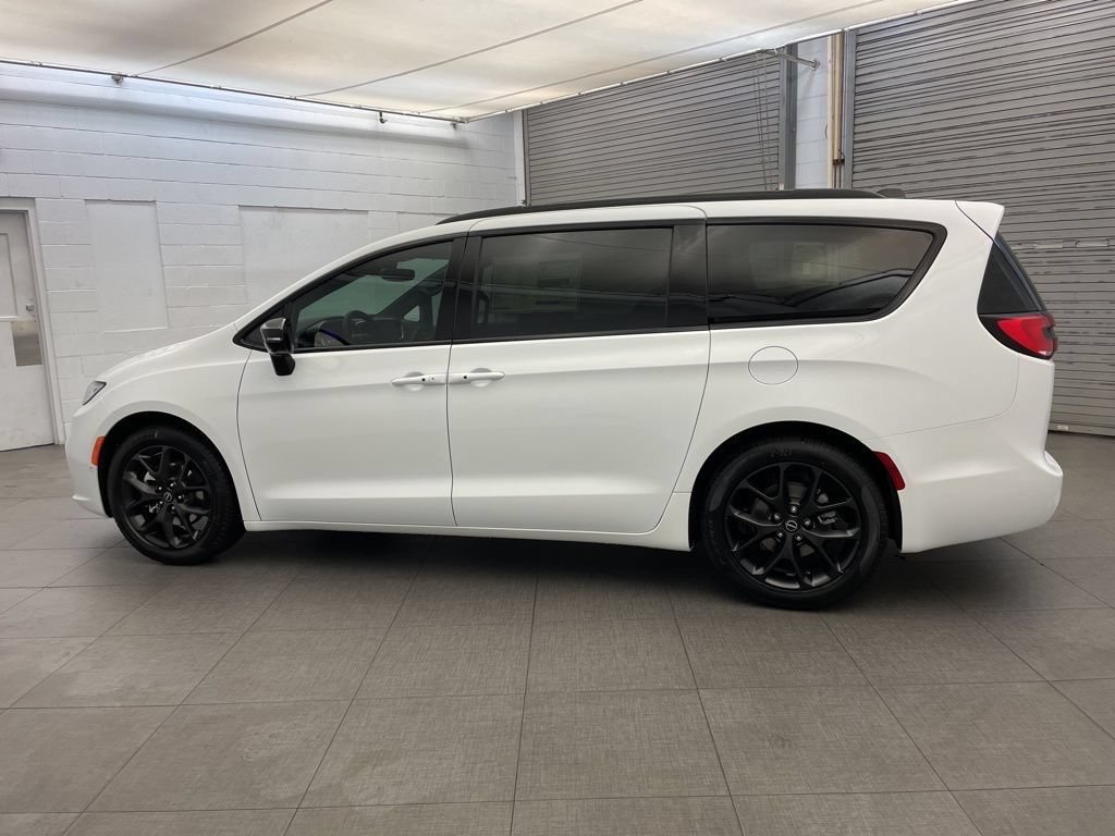 New 2026 Chrysler Pacifica Select FWD image 5