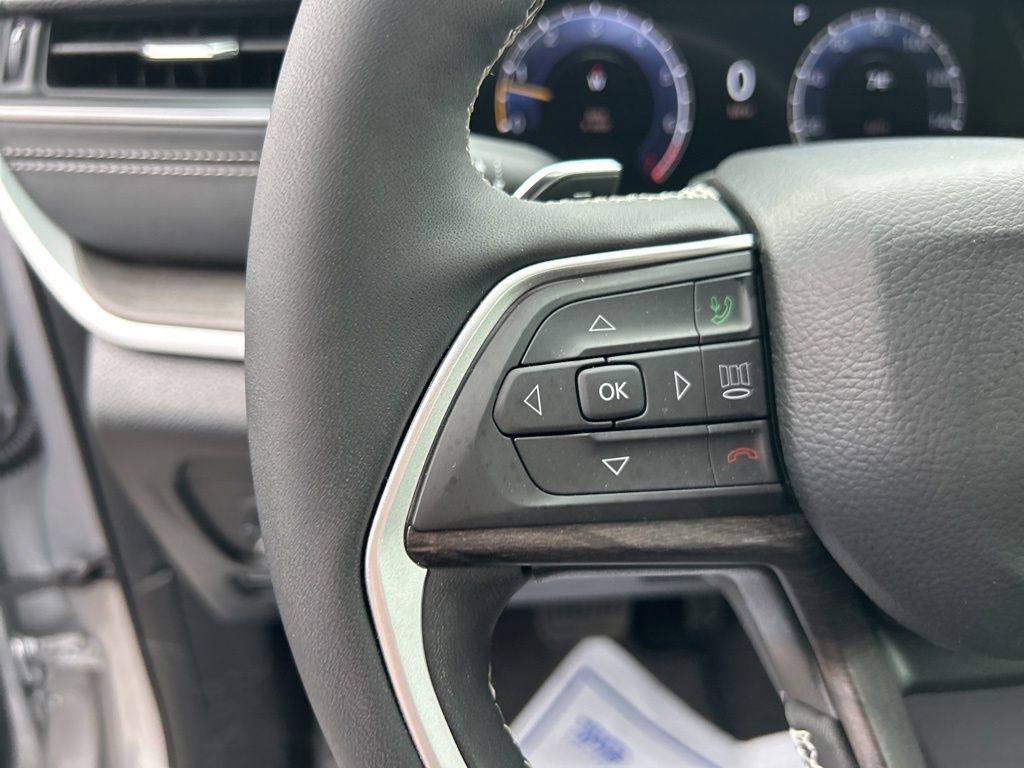 Used 2025 Jeep Grand Cherokee L Limited w/ Black Appearance Package AWD/4WD image 27