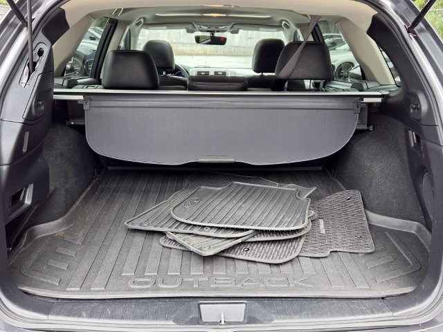 Used 2018 Subaru Outback 2.5i Limited AWD/4WD image 16