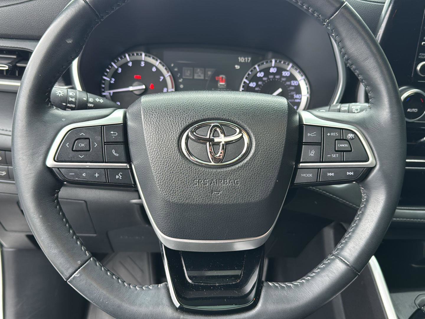 Used 2022 Toyota Highlander XSE image 17