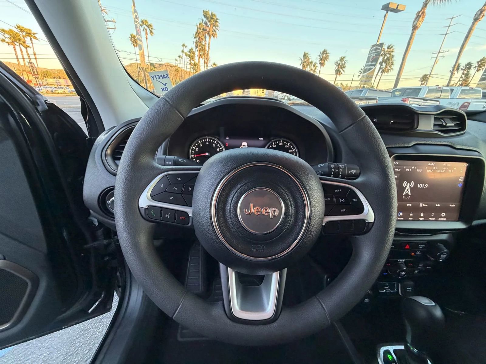 Used 2023 Jeep Renegade Latitude image 13