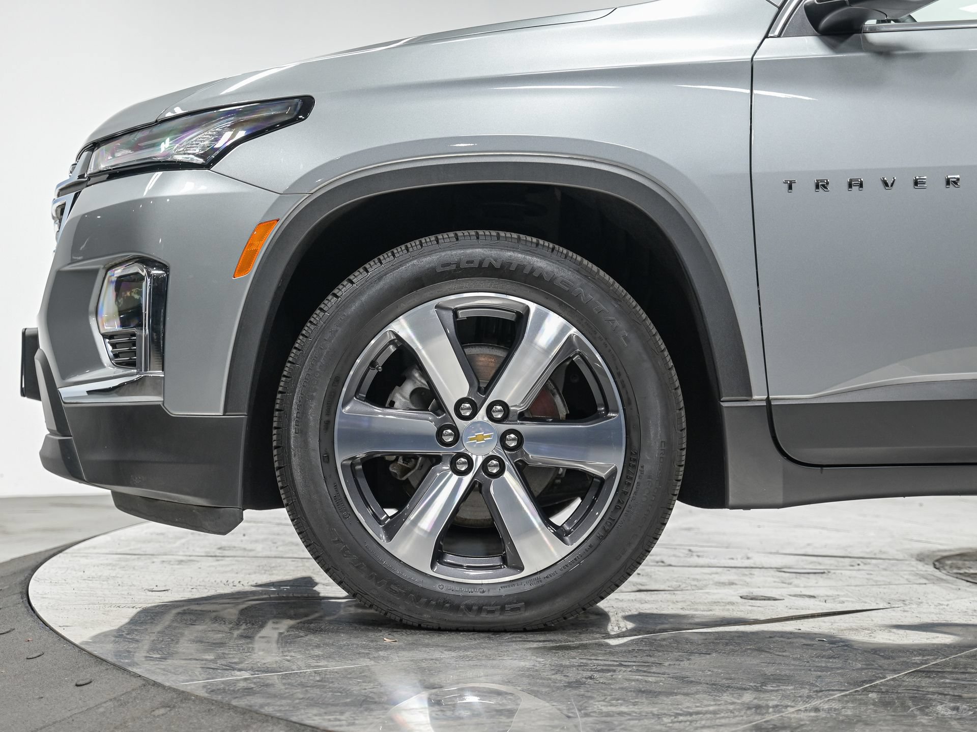 Used 2023 Chevrolet Traverse LT w/ LT Premium Package AWD/4WD image 3