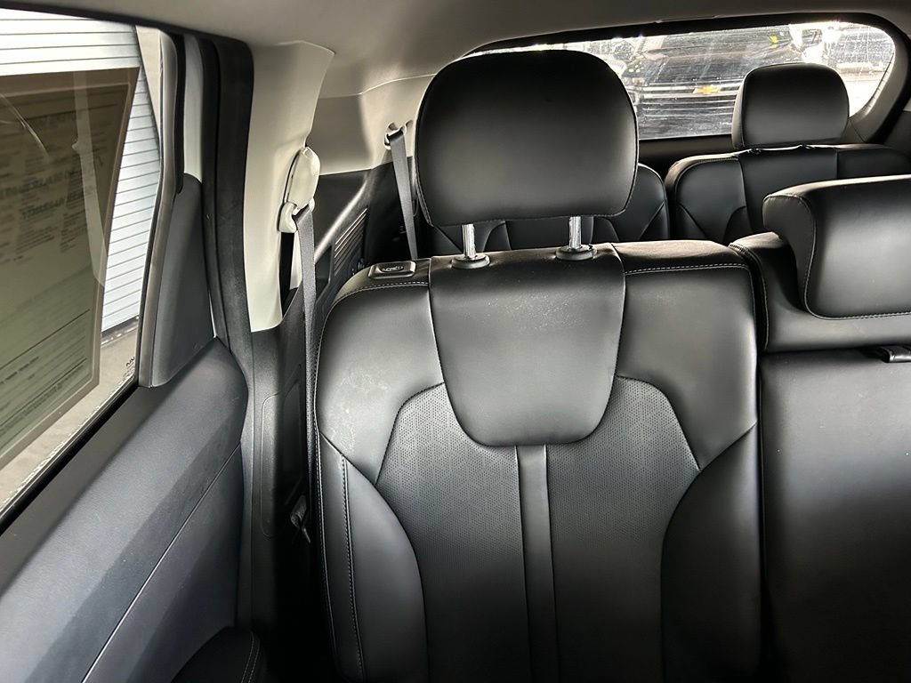 Used 2023 Kia Sorento S AWD/4WD image 12