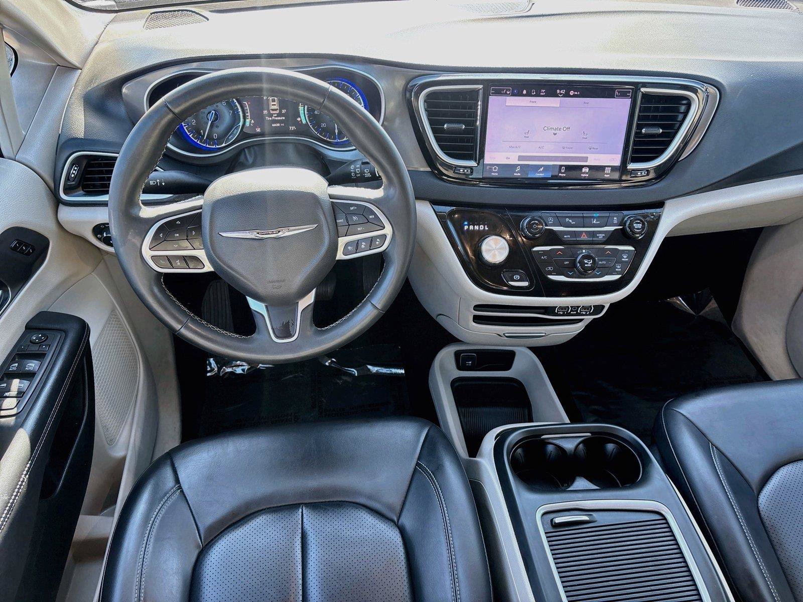 Used 2023 Chrysler Pacifica Touring-L FWD image 21