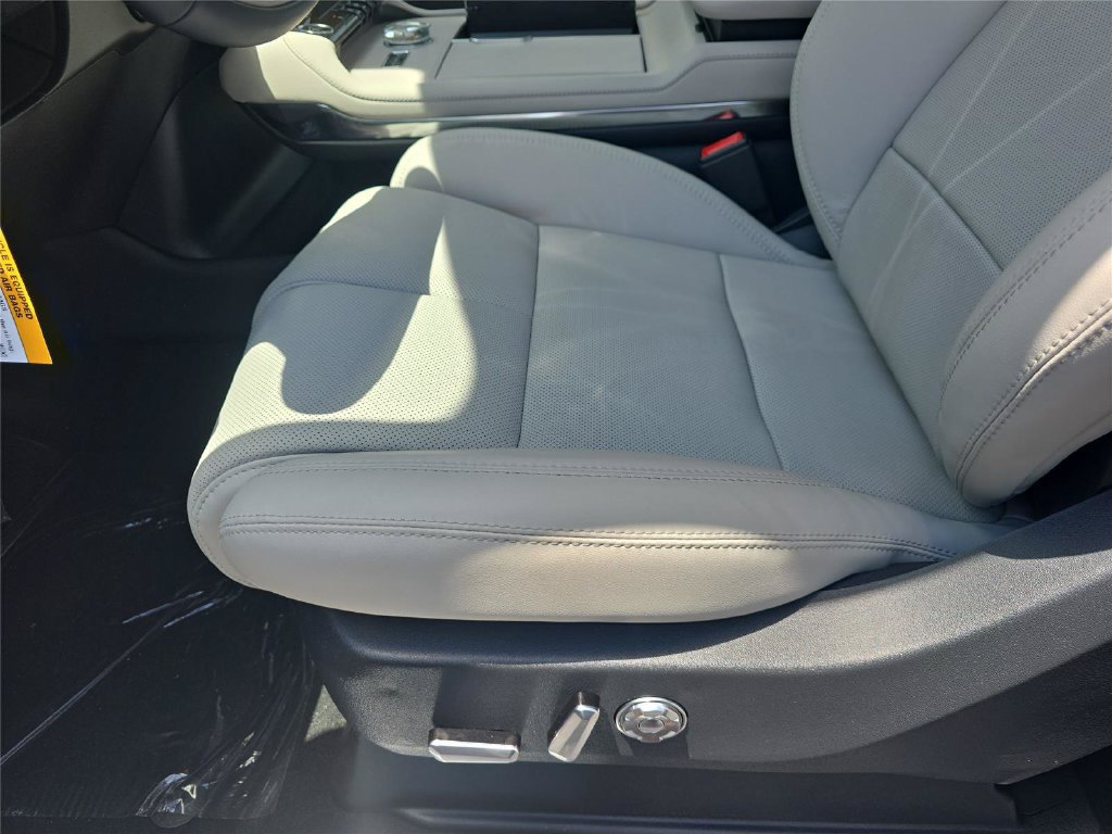 New 2026 Lincoln Navigator Reserve AWD/4WD image 16
