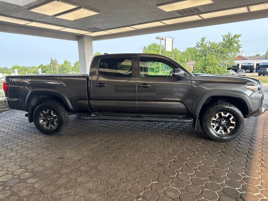 Used 2018 Toyota Tacoma TRD Off-Road AWD/4WD image 5