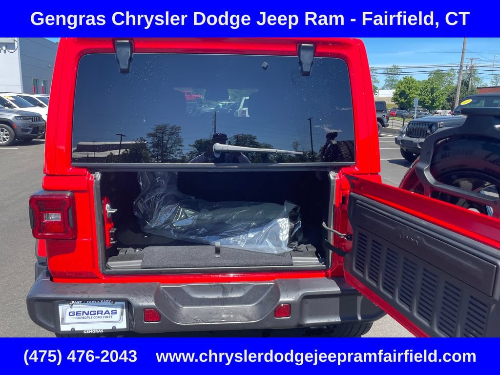 Certified 2025 Jeep Wrangler Unlimited Sahara AWD/4WD image 24