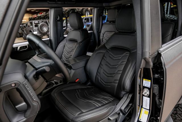 Used 2025 Ford Bronco Badlands AWD/4WD image 14