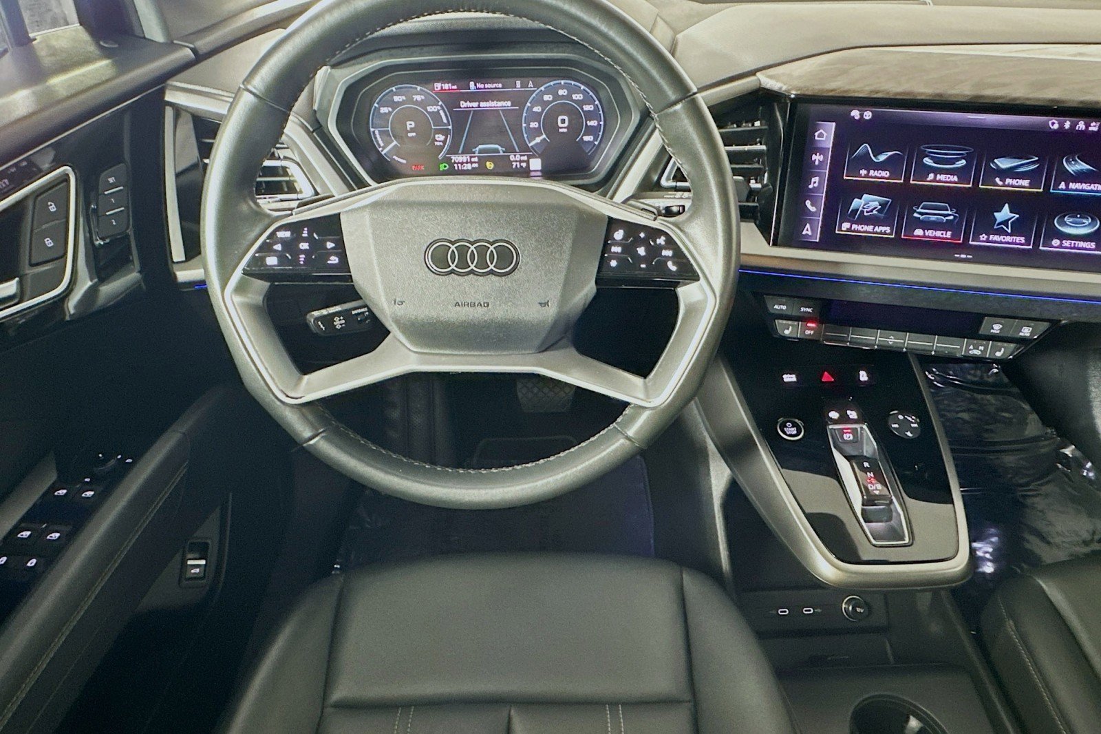 Used 2023 Audi Q4 e-tron Premium Plus w/ Premium Plus image 5