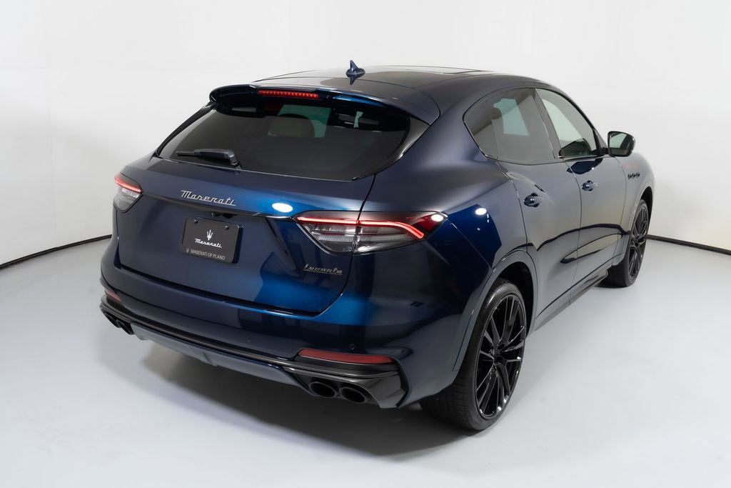 Used 2024 Maserati Levante Trofeo image 2