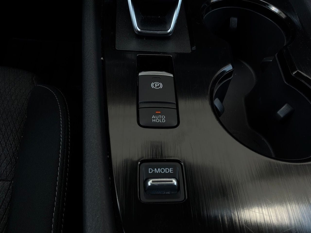 Used 2025 Nissan Rogue SV FWD image 23
