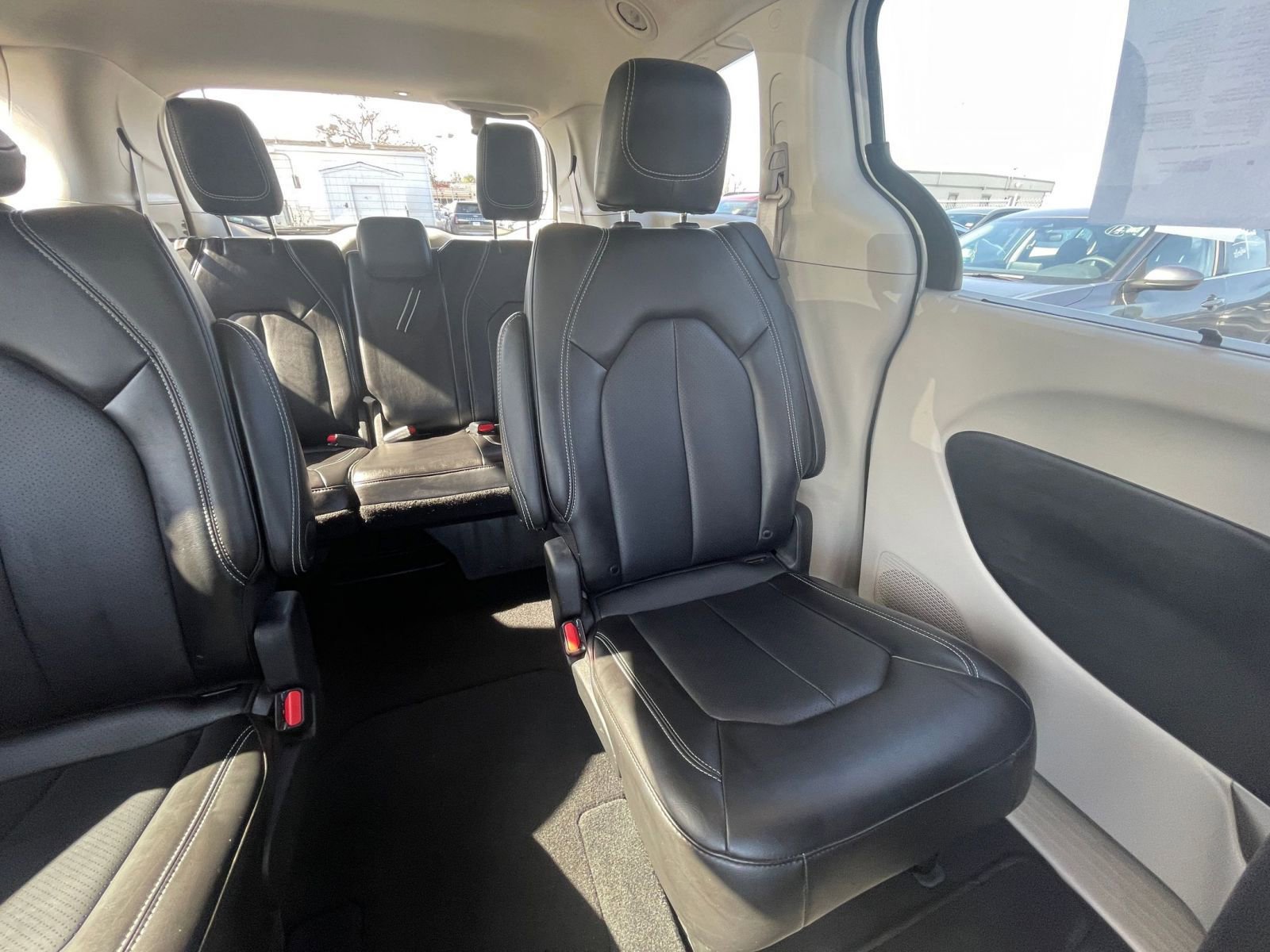 Used 2024 Chrysler Pacifica Touring-L image 34