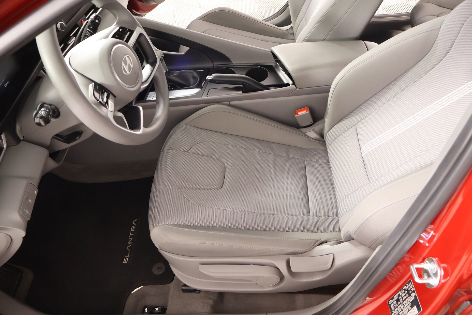 Certified 2024 Hyundai Elantra SE image 10