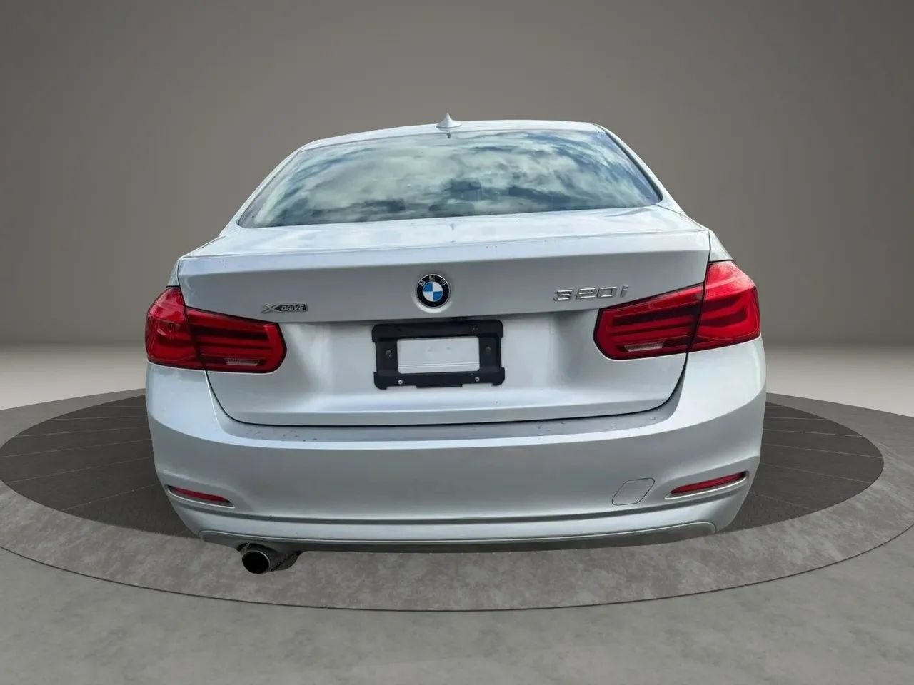 Used 2018 BMW 320i xDrive Sedan w/ Convenience Package AWD/4WD image 6