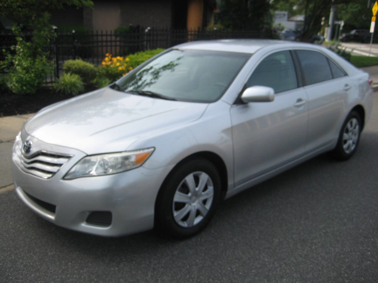Used 2011 Toyota Camry image 1
