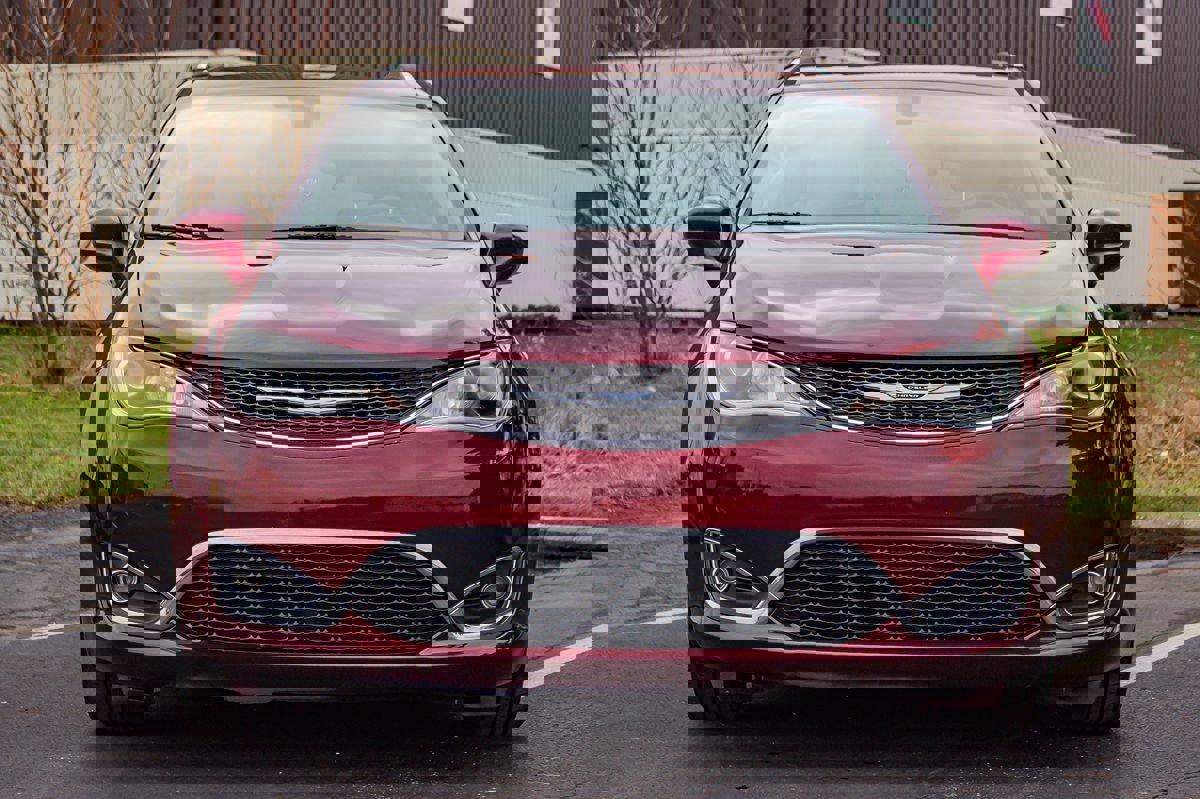 Used 2019 Chrysler Pacifica Touring-L image 2