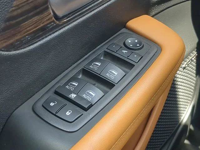Certified 2023 Chrysler Pacifica Pinnacle FWD image 32