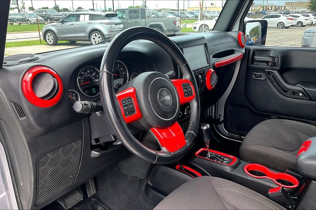 Used 2015 Jeep Wrangler Unlimited Sahara w/ Connectivity Group AWD/4WD image 14