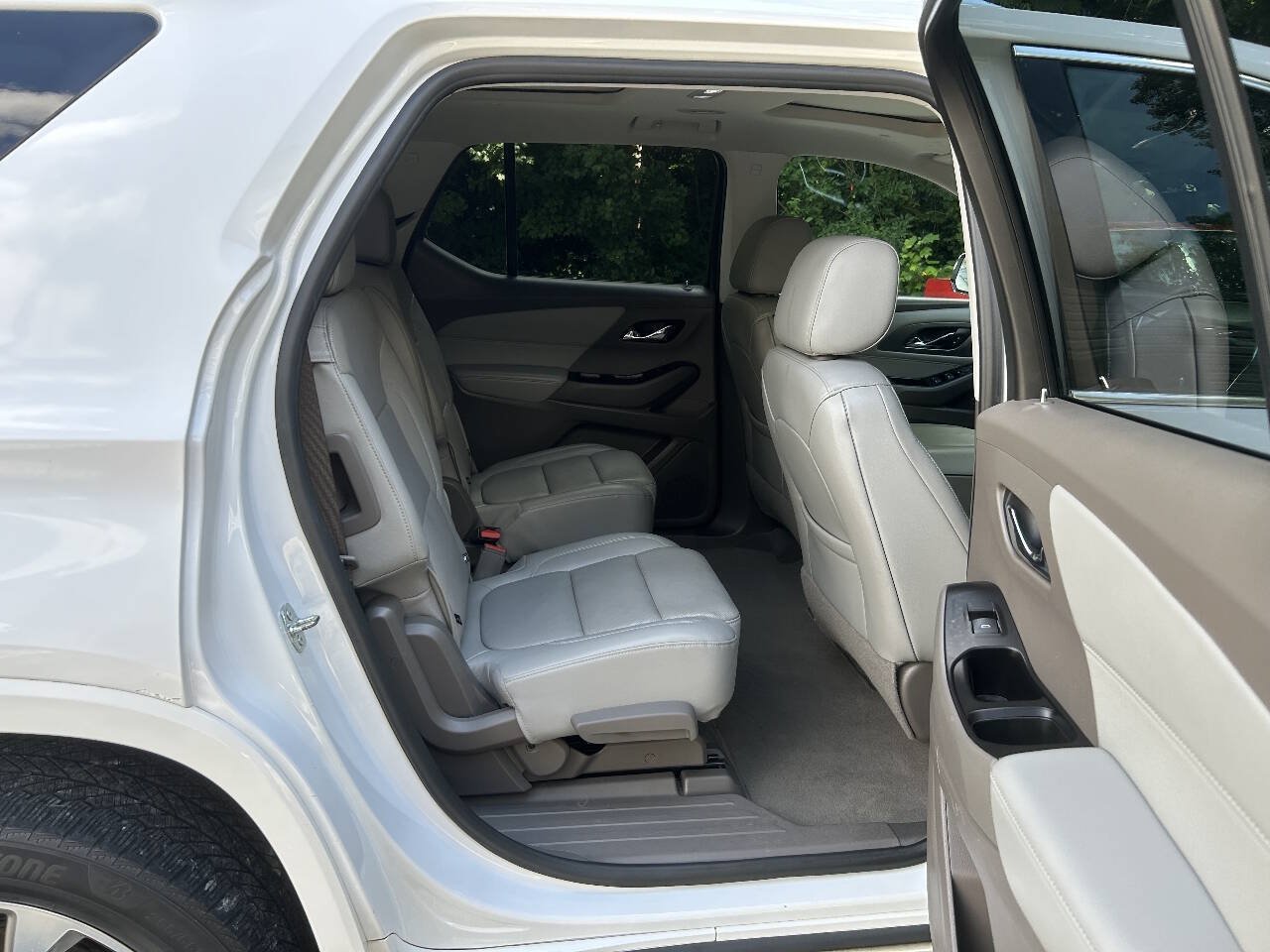Used 2019 Chevrolet Traverse Premier w/ Driver Confidence II Package FWD image 28