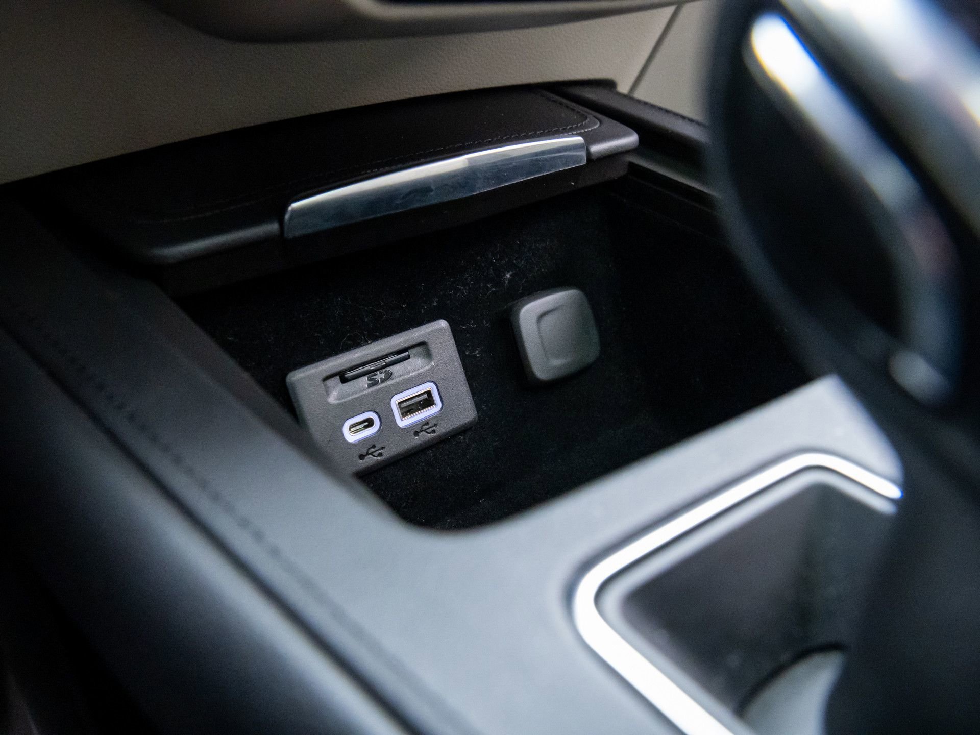 Certified 2023 Cadillac XT4 Luxury w/ Cold Weather Package image 30