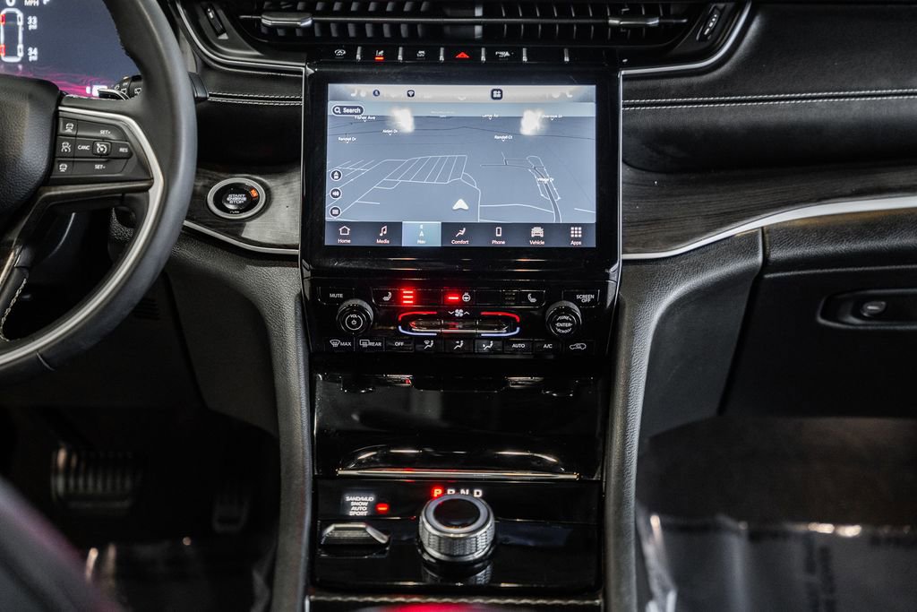 Used 2024 Jeep Grand Cherokee L Limited image 28