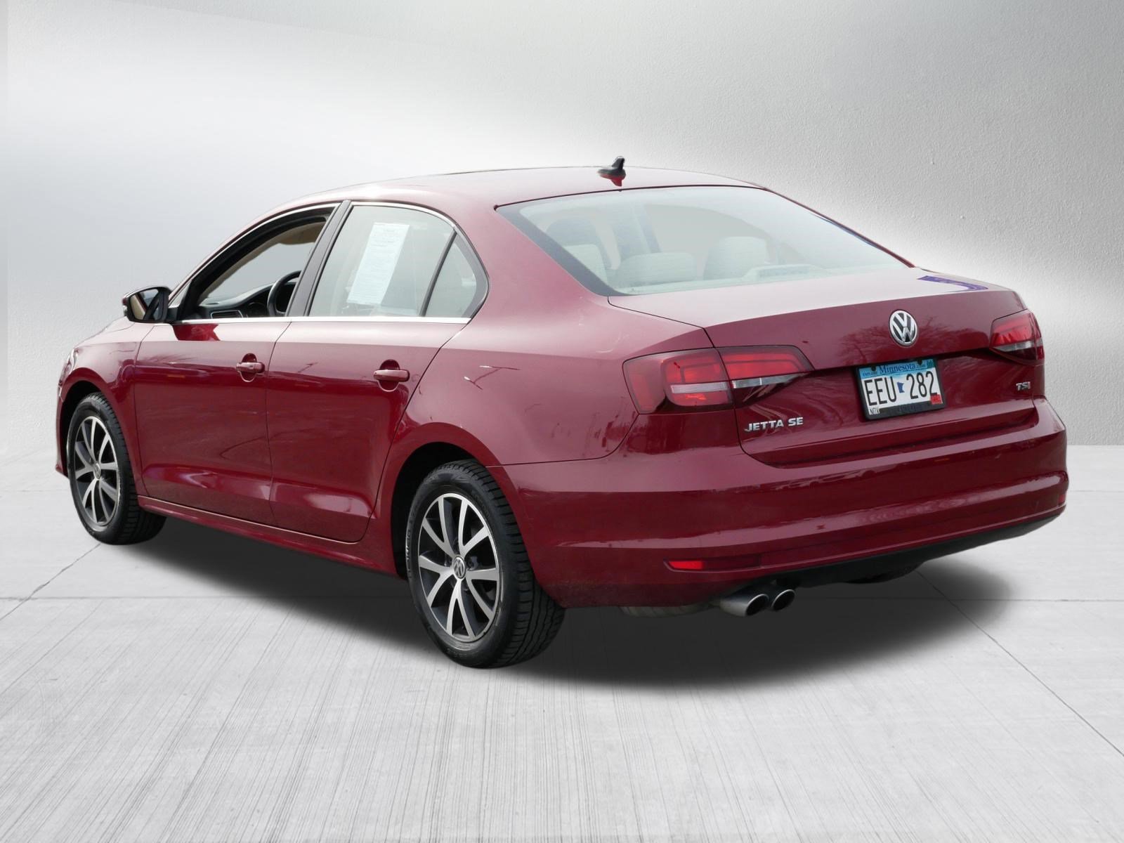 Used 2017 Volkswagen Jetta SE image 5