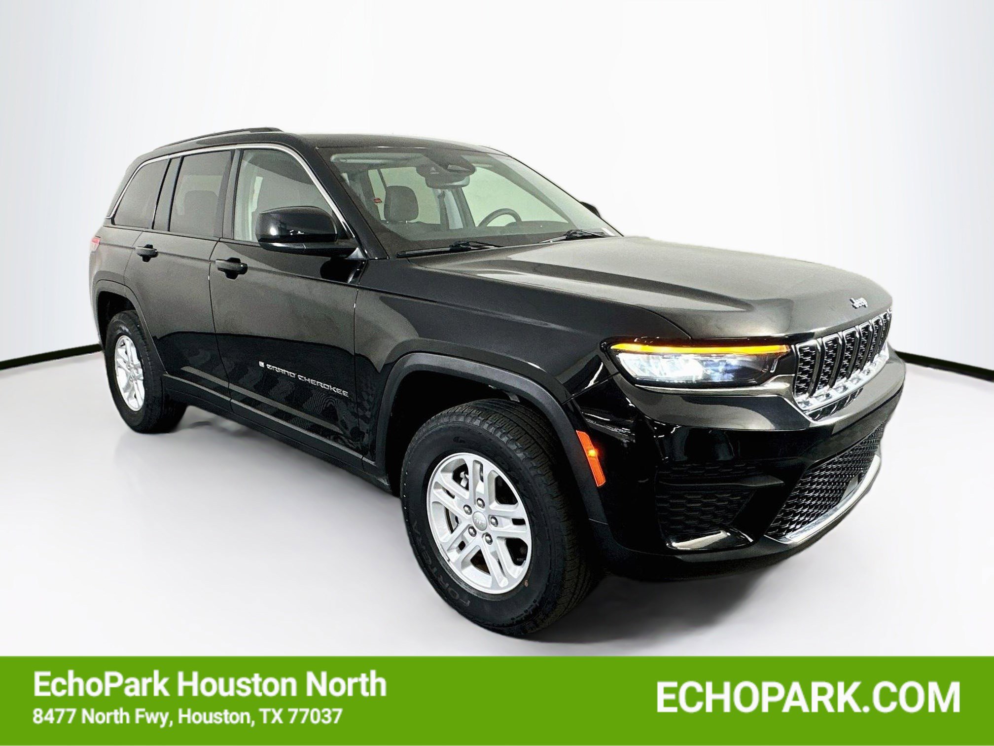 Used 2023 Jeep Grand Cherokee Laredo w/ Trailer Tow Prep Group (B) AWD/4WD video 1