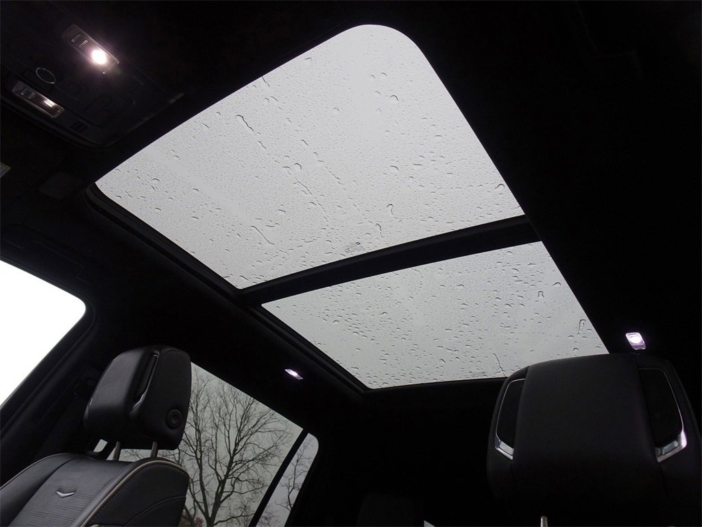 Certified 2022 Cadillac Escalade ESV Premium Luxury image 11