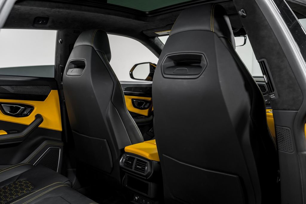Used 2022 Lamborghini Urus AWD/4WD image 33