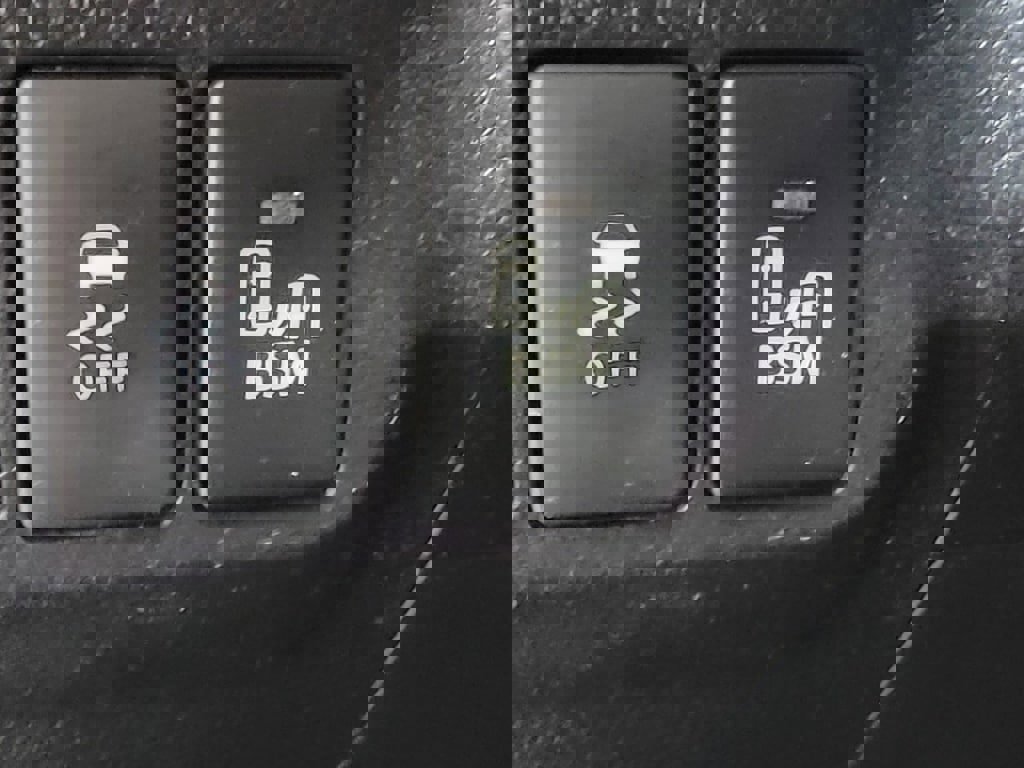 Used 2015 Toyota RAV4 Limited w/ Technology Package image 22