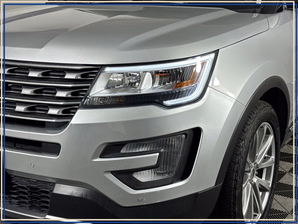 Used 2017 Ford Explorer Limited AWD/4WD image 2