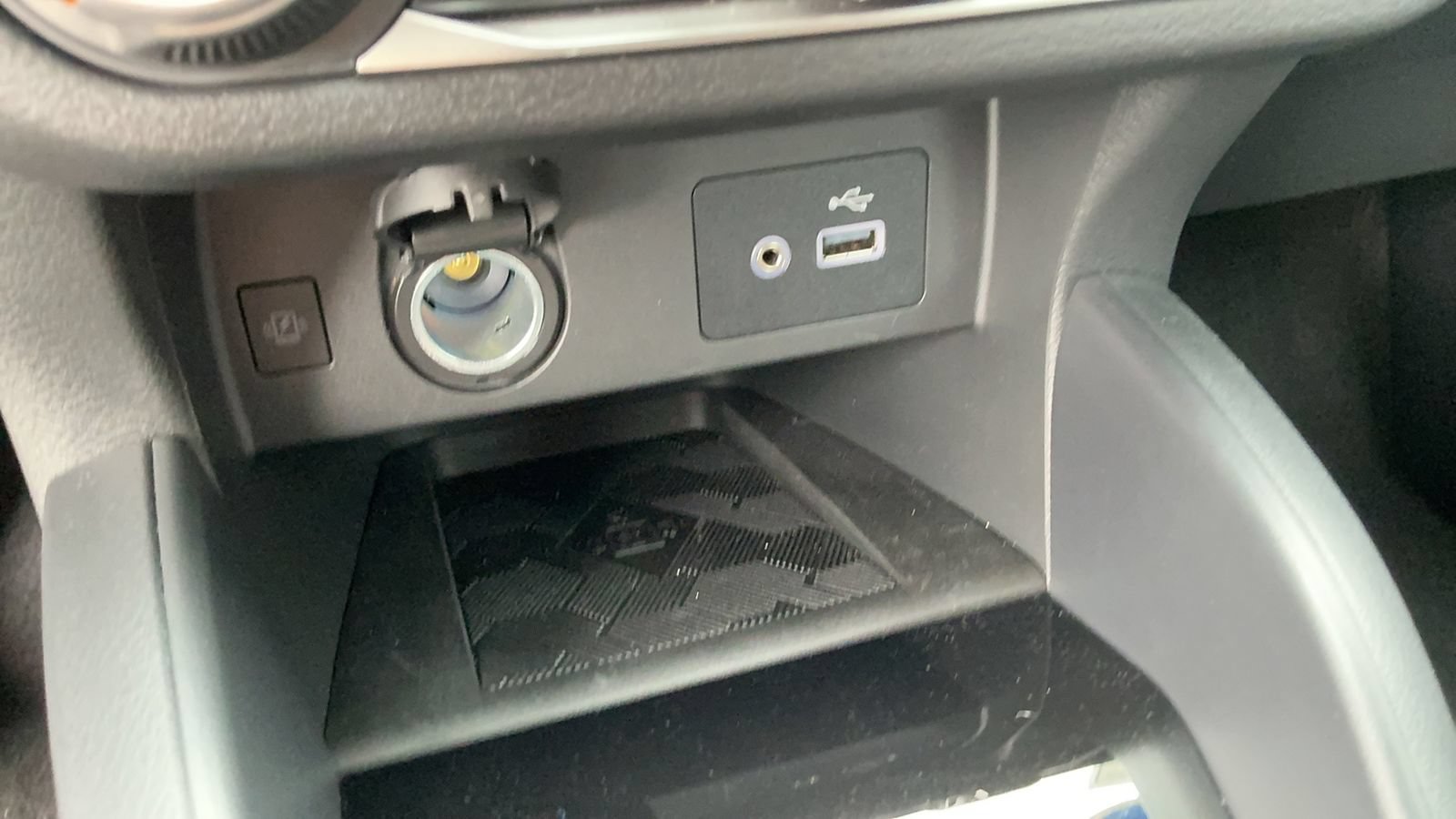 Certified 2025 Nissan Versa SV w/ Trunk Package FWD image 32