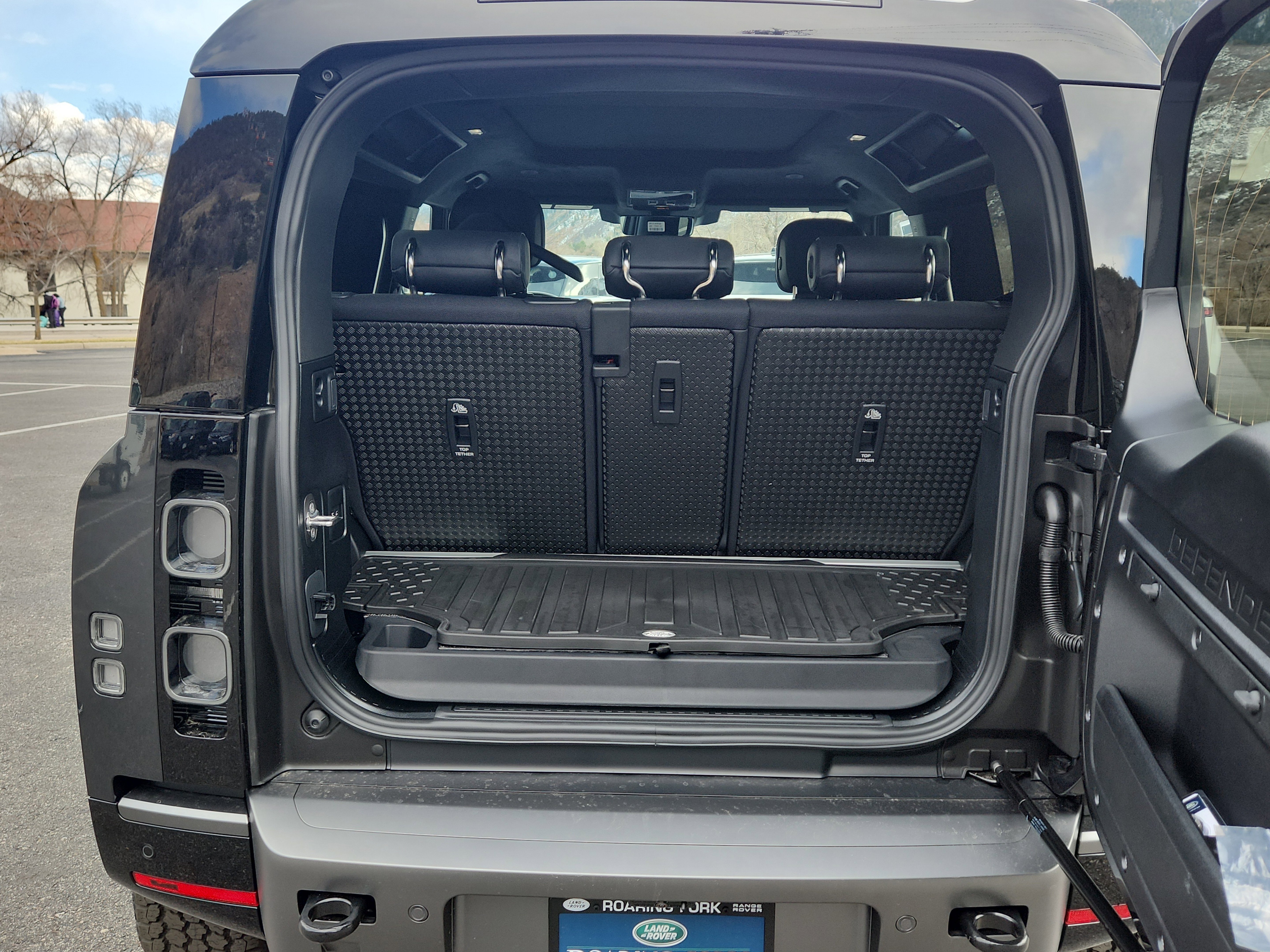 New 2025 Land Rover Defender 90 V8 image 16