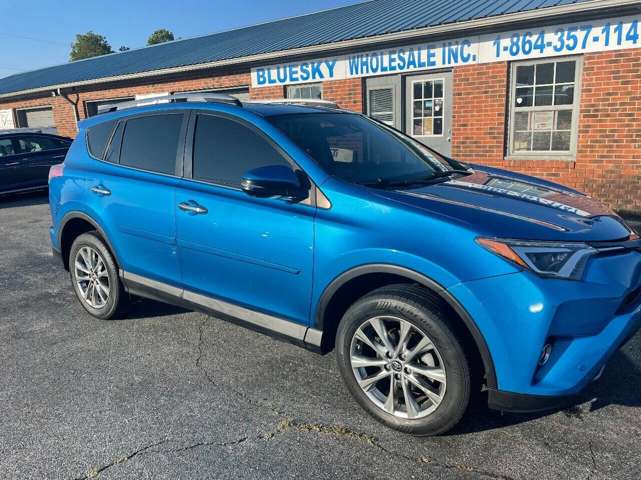Used 2017 Toyota RAV4 Limited image 2