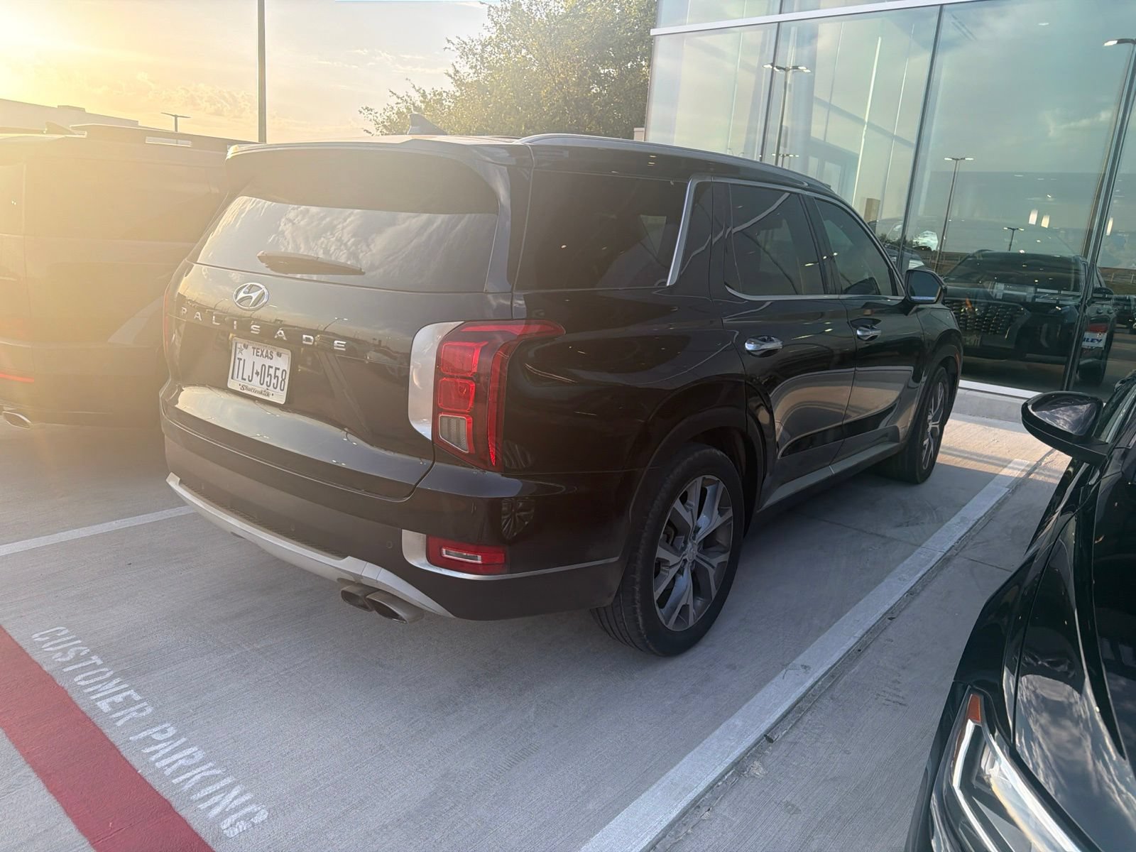 Used 2021 Hyundai Palisade SEL w/ Premium Package FWD image 4