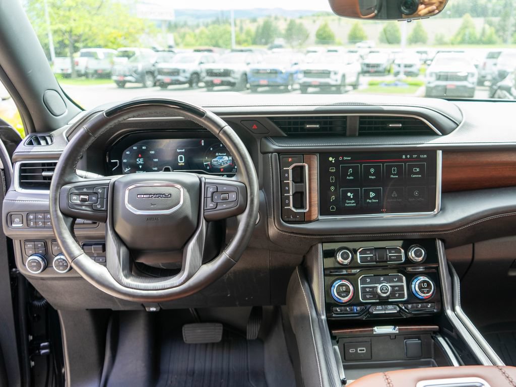 Used 2023 GMC Yukon XL Denali Ultimate AWD/4WD image 18
