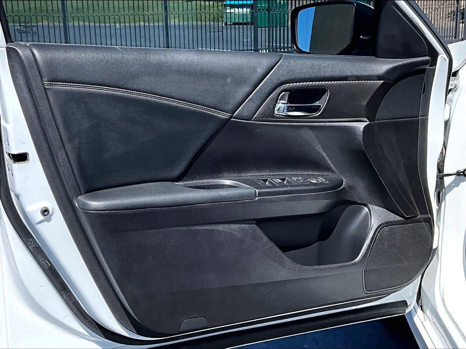 Used 2016 Honda Accord Sport image 25