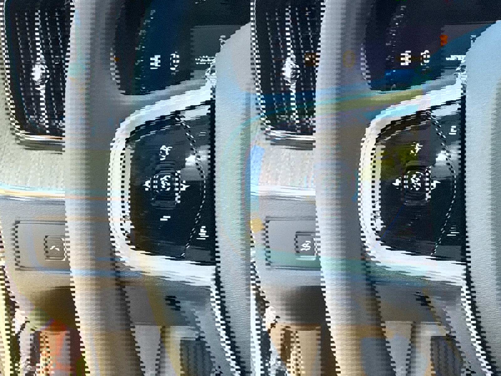 New 2026 Volvo XC60 B5 Ultra w/ Climate Package image 29