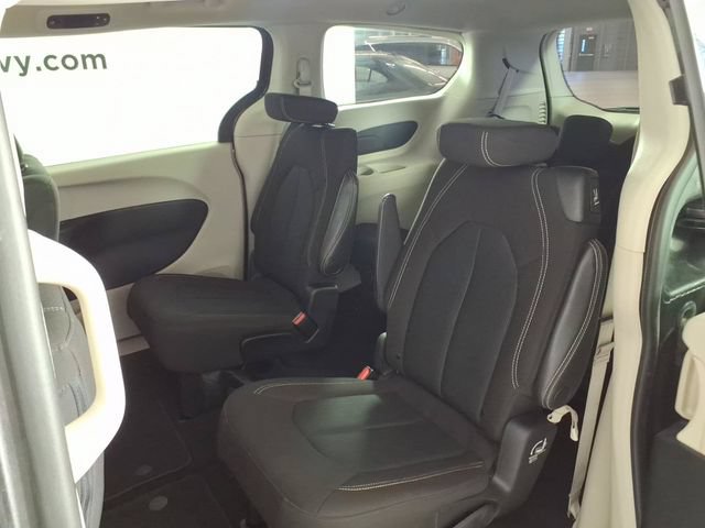Used 2023 Chrysler Voyager LX FWD image 9