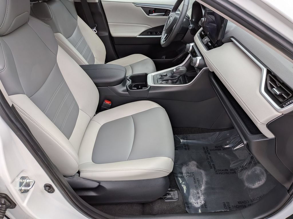 Used 2023 Toyota RAV4 XLE Premium AWD/4WD image 32
